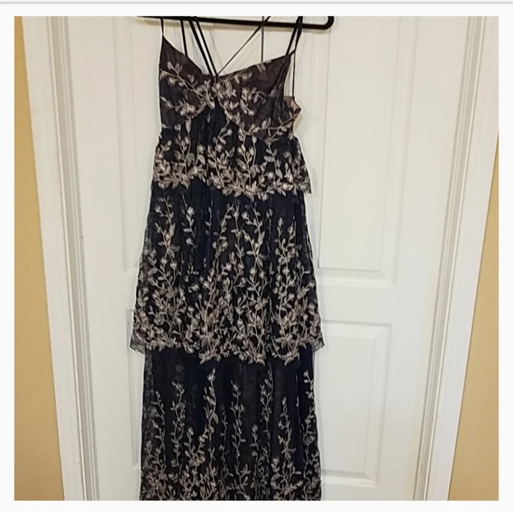 NEW BCBGMAXAZRIA TIERED EMBROIDERED MAXI PROM DRESS - Picture 5 of 13